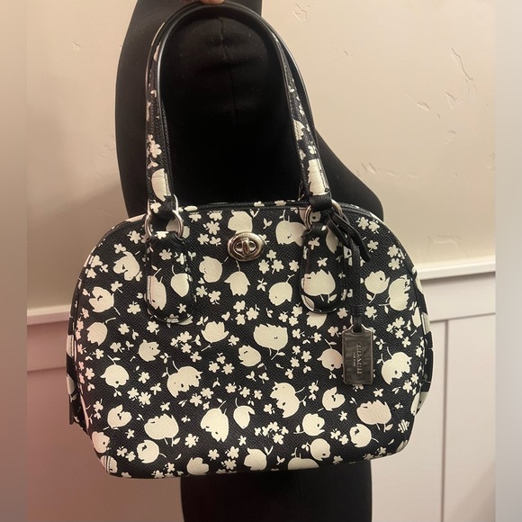 Sold - Picture 2 of 9